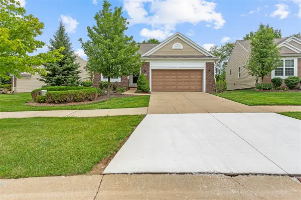 554 Glacier, Howell, MI 48843