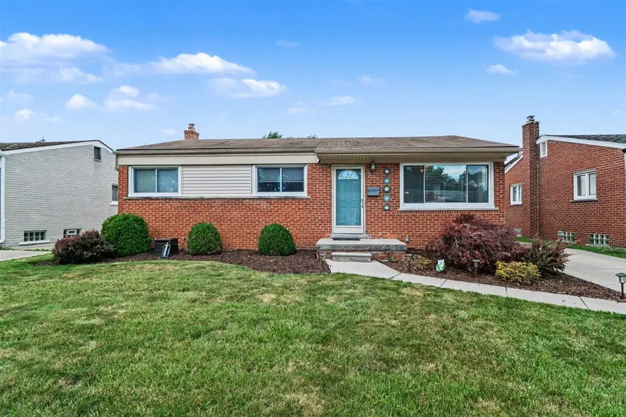 32413 Greenlawn, Saint Clair Shores, MI 48082 - #2