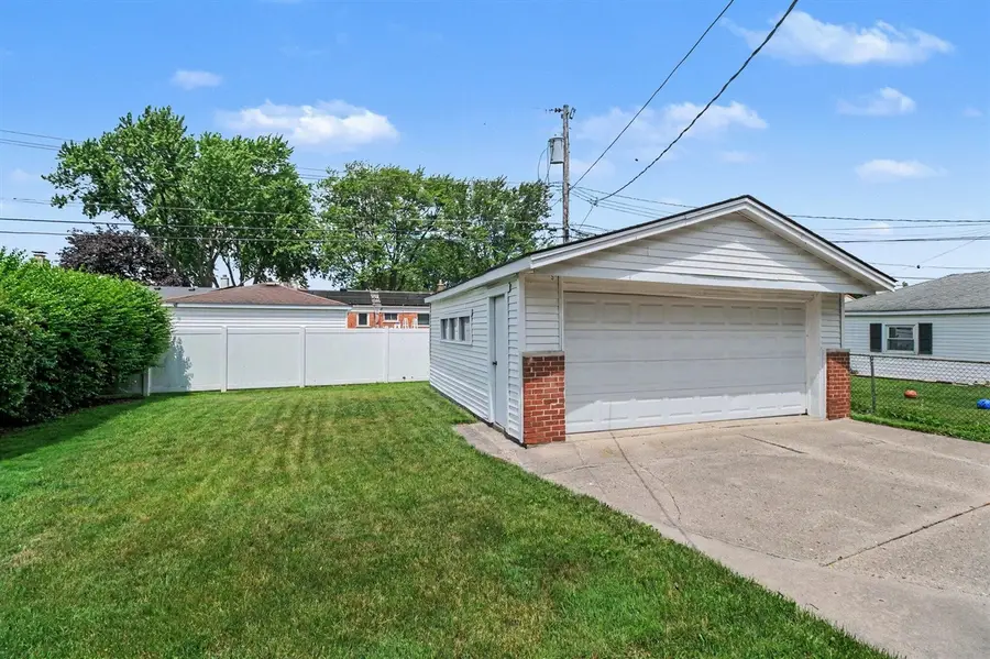 32413 Greenlawn, Saint Clair Shores, MI 48082 - #3