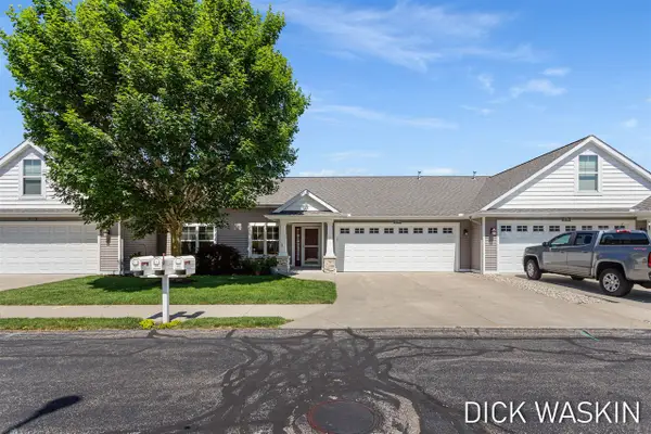 1276 Prestwick, Holland, MI 49423