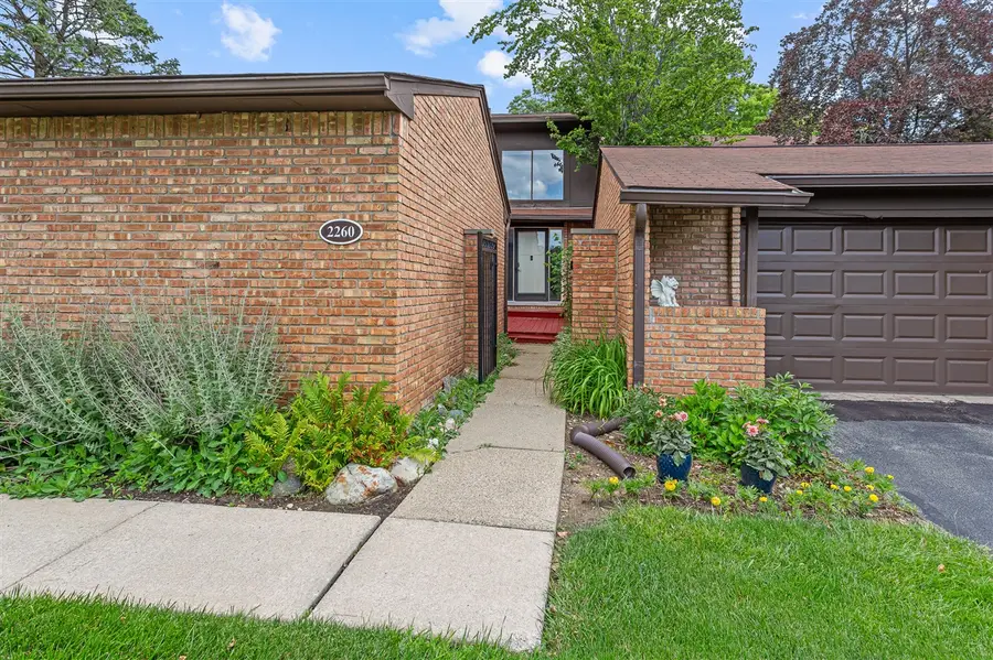2260 Bordeaux, West Bloomfield, MI 48323 - #3