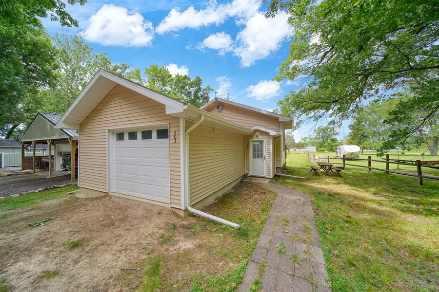 303 Cranberry Lake, Jackson, MI 49201 - #3