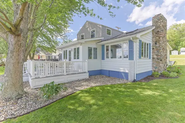 27061 Curtis, Edwardsburg, MI 49112