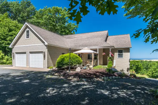 8562 W Woodridge, Mears, MI 49436