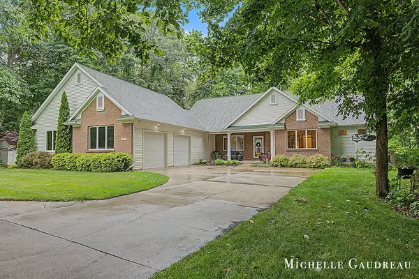 5577 Fieldstone, Middleville, MI 49333