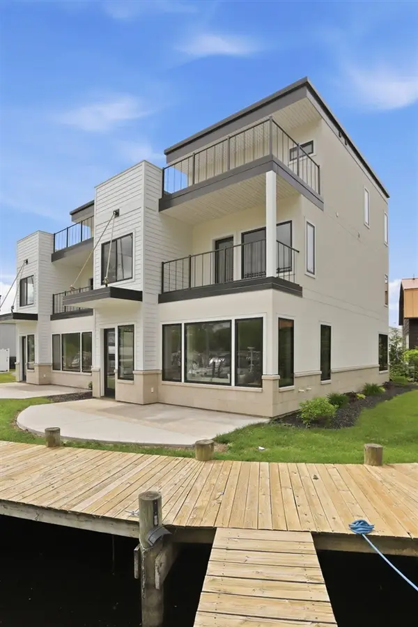 1 N Bailey #1, South Haven, MI 49090