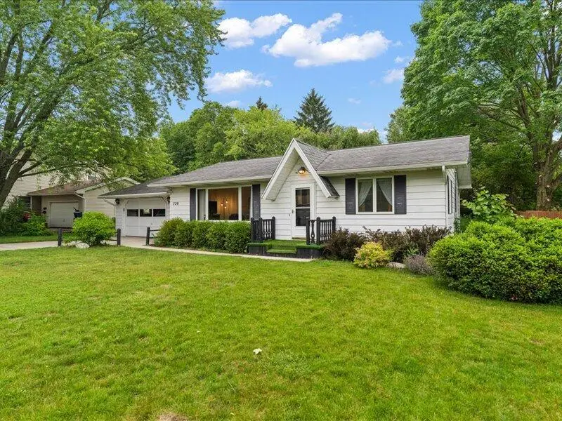 728 N Stewart, Fremont, MI 49412 - #2
