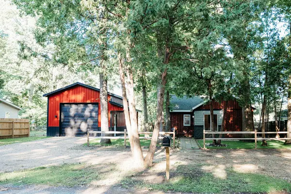 52493 35 1/2, Paw Paw, MI 49079