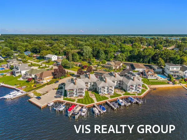 400 Lakeview #8B, Spring Lake, MI 49456