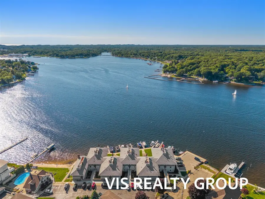 400 Lakeview #8B, Spring Lake, MI 49456 - #2