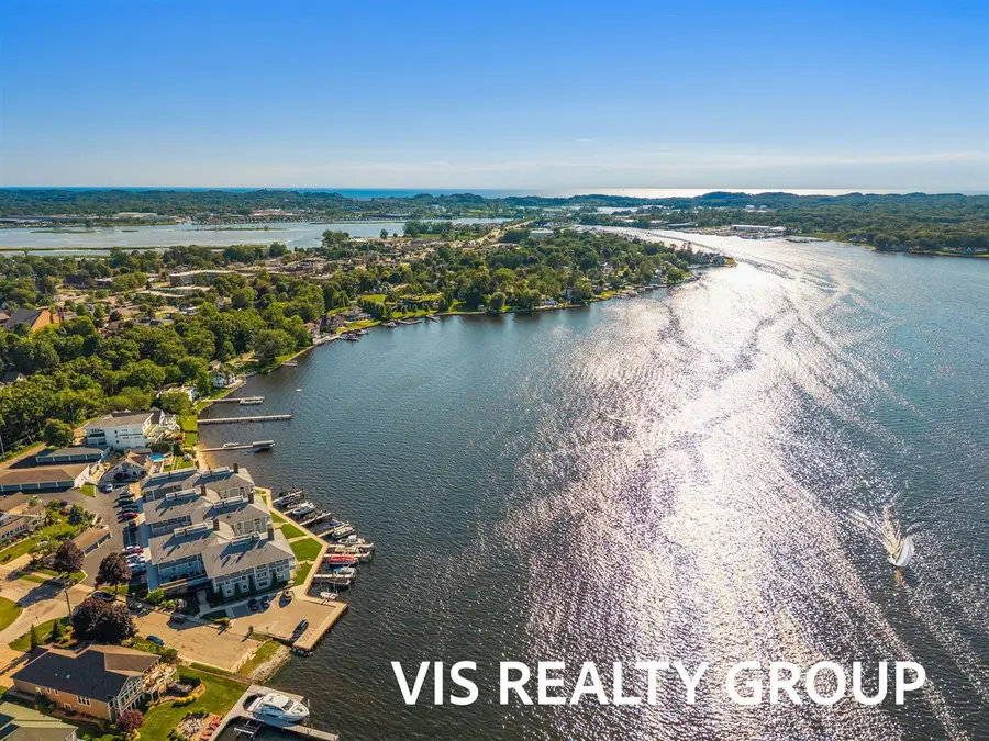 400 Lakeview #8B, Spring Lake, MI 49456 - #3