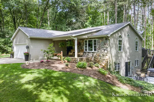 13569 Missy's, Lowell, MI 49331