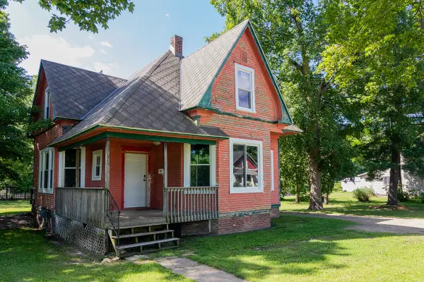 205 W Sherwood, Decatur, MI 49045