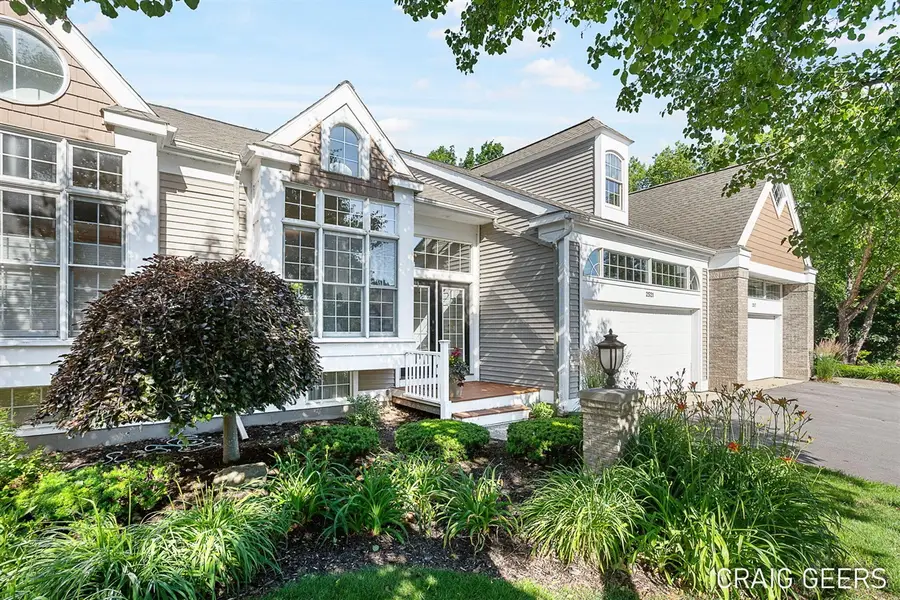 2521 Forest Bluff #27, Grand Rapids, MI 49546 - #2