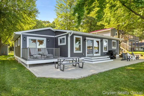 63530 Zabel Shores, Sturgis, MI 49091