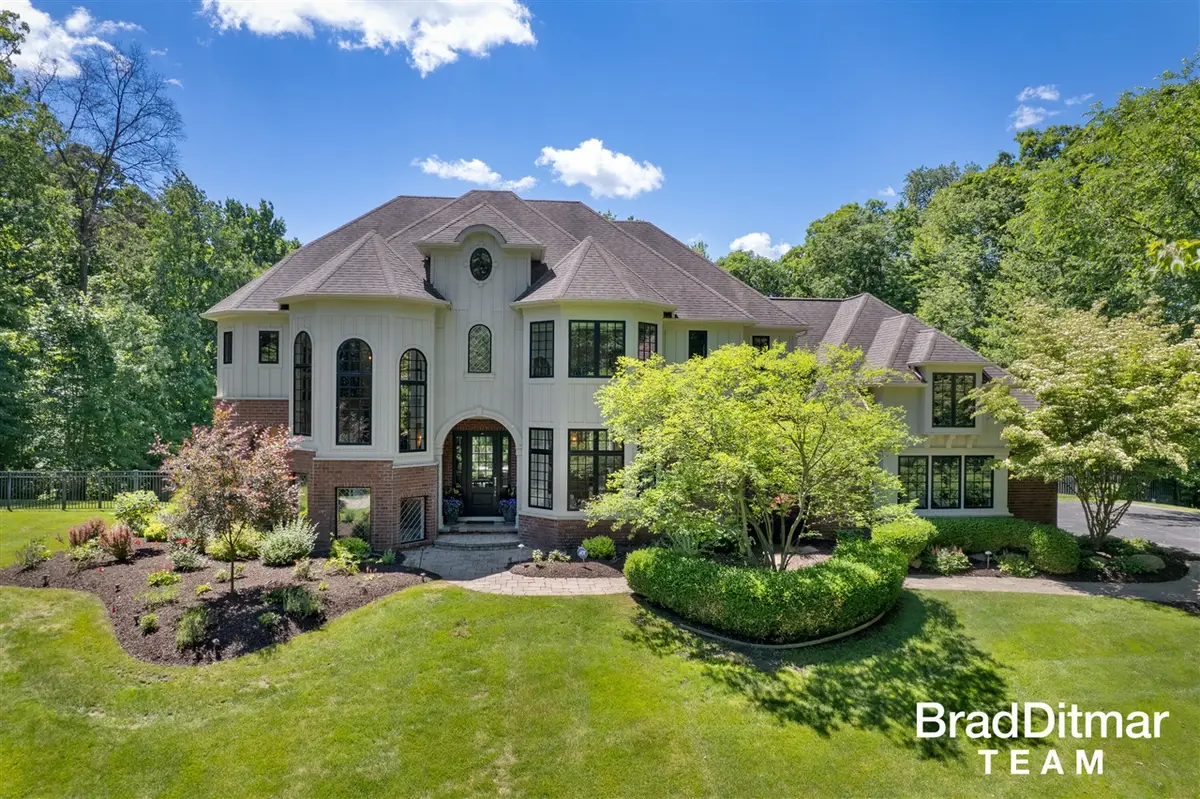 1099 Skyevale, Ada, MI 49301 - #1