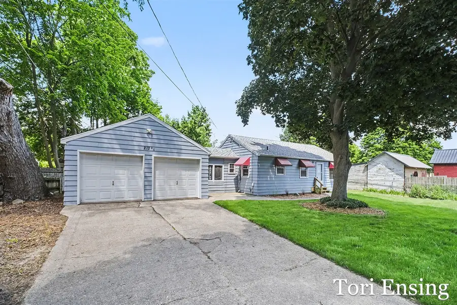 212.5 E Montcalm, Greenville, MI 48838 - #2