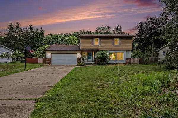 1915 Shorewood, Norton Shores, MI 49441