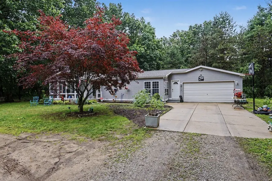 4448 E River, Buchanan, MI 49107 - #3