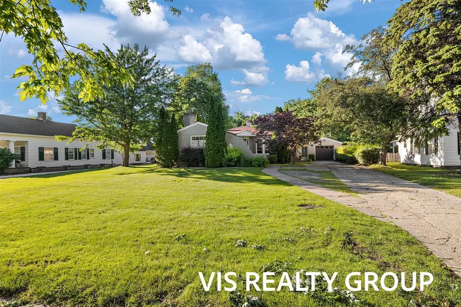 303 E Savidge, Spring Lake, MI 49456 - #2