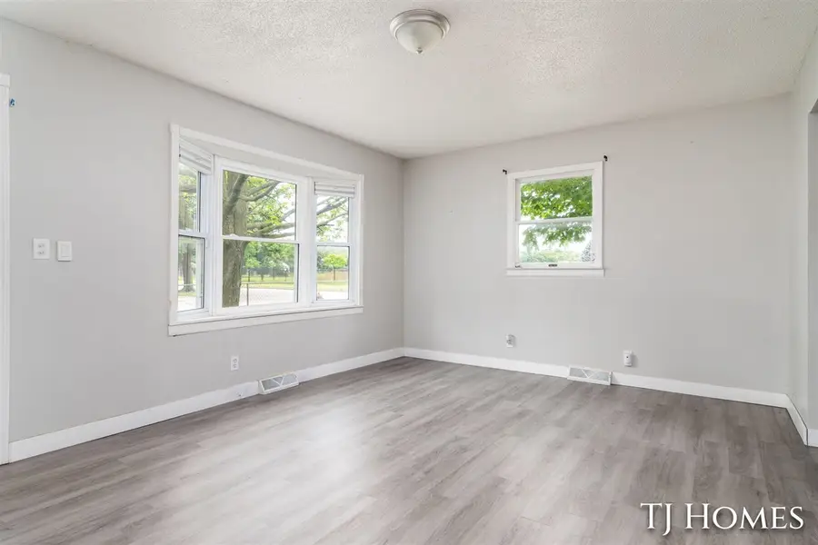 1030 Calvin, Muskegon, MI 49442 - #2