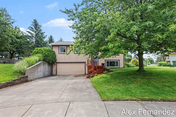 5860 Valley Lane, Grand Rapids, MI 49508
