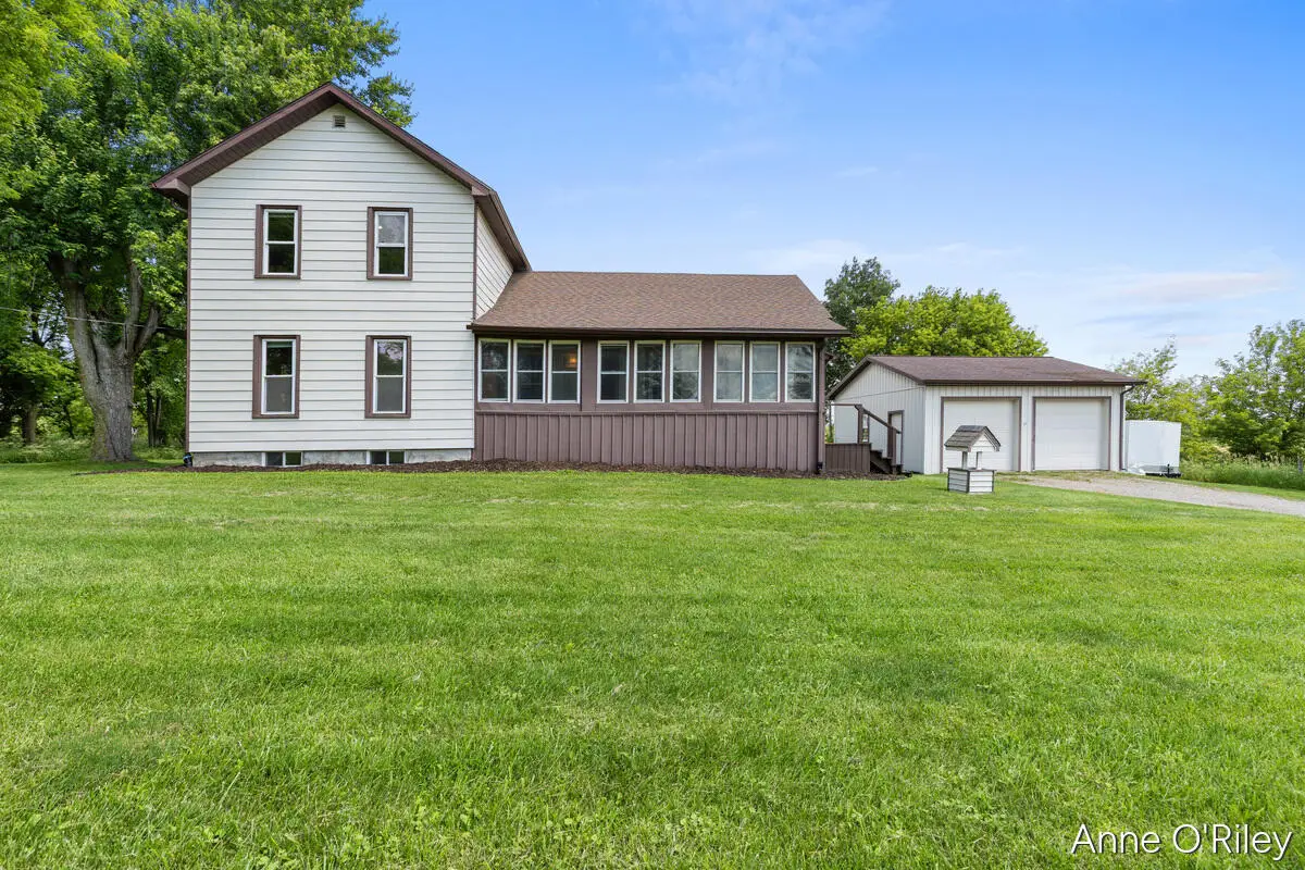 2811 E Vermontville, Charlotte, MI 48813 - #1