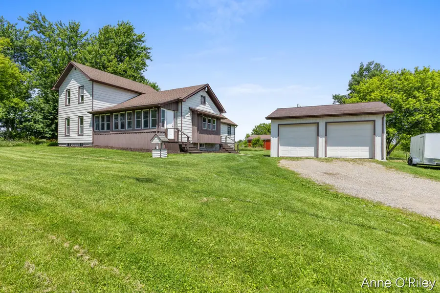 2811 E Vermontville, Charlotte, MI 48813 - #2