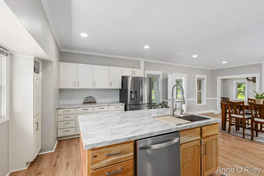 2811 E Vermontville, Charlotte, MI 48813 - #3