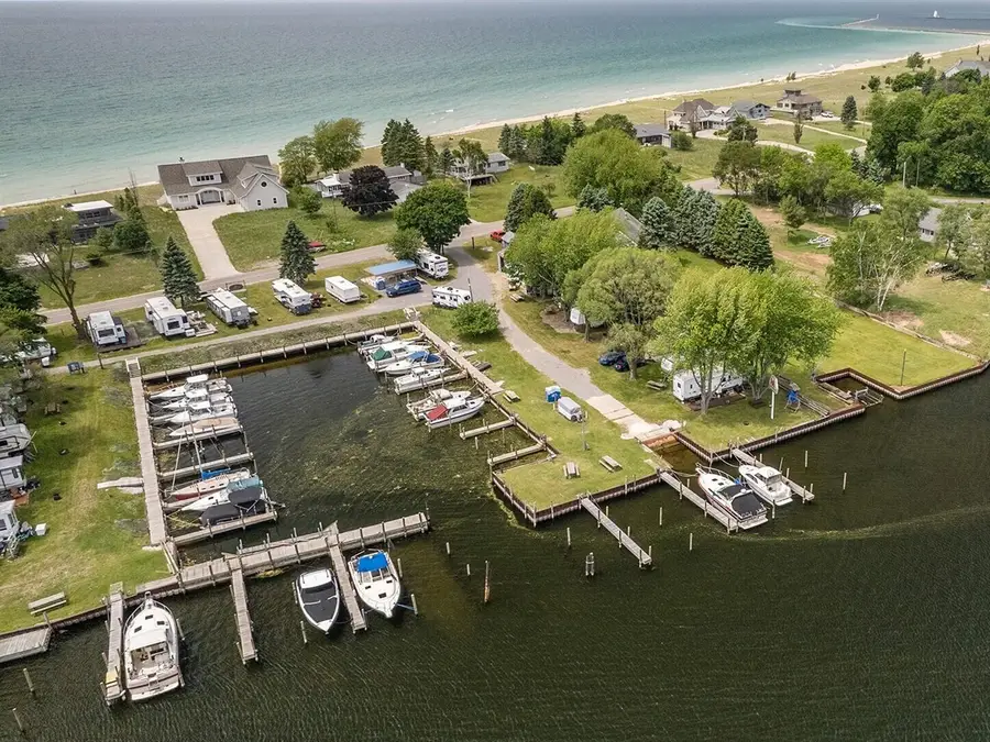 846 S Lakeshore, Ludington, MI 49431 - #2