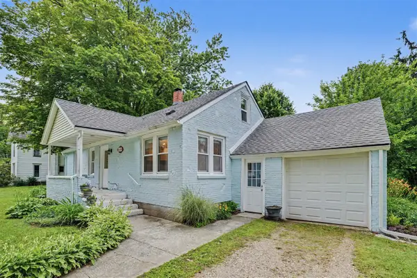 220 E James, Lawrence, MI 49064