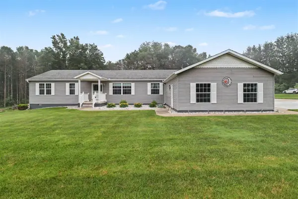 986 W Fox Farm, Manistee, MI 49660