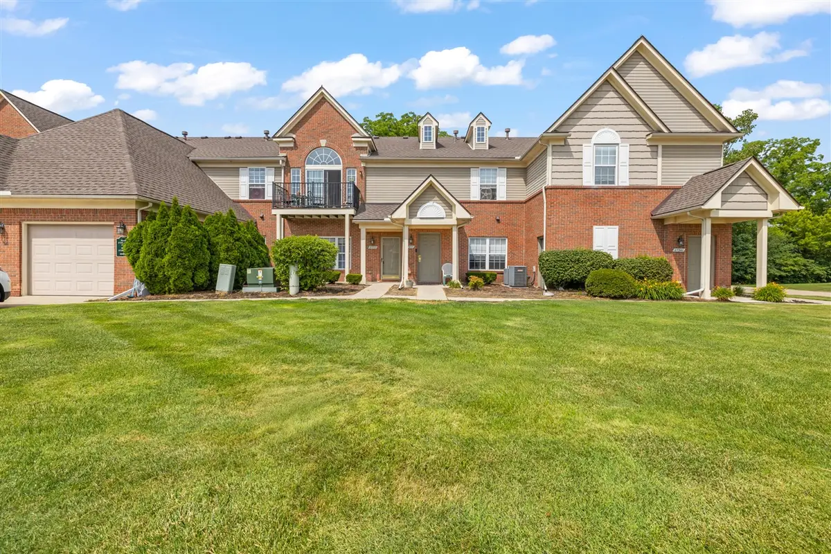 27333 Hidden Oaks, Trenton, MI 48183 - #1