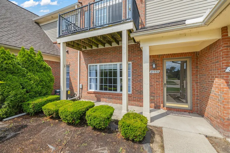 27333 Hidden Oaks, Trenton, MI 48183 - #2
