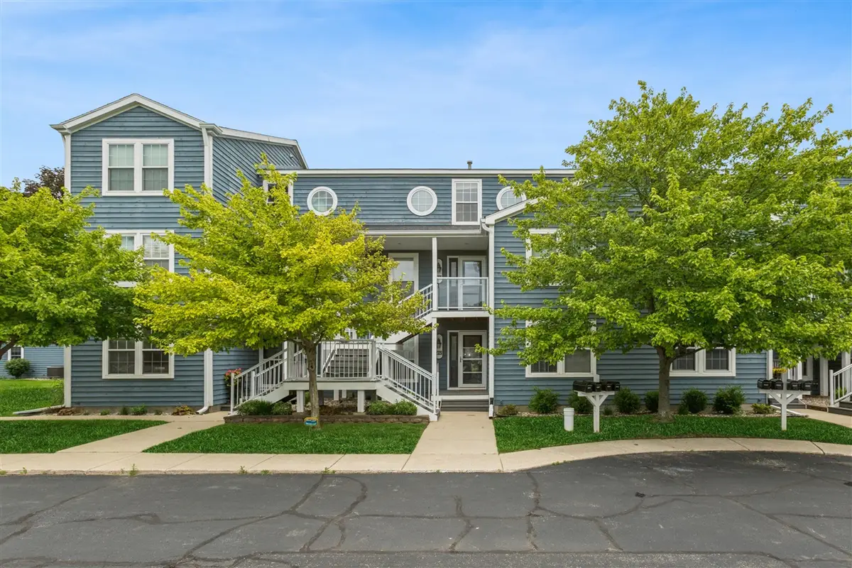 2329 S Pointe, Saint Joseph, MI 49085 - #1