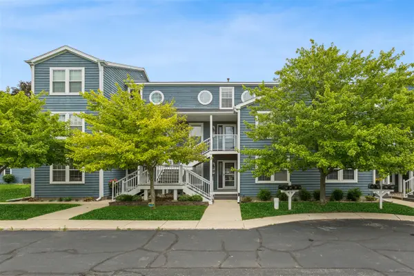 2329 S Pointe, Saint Joseph, MI 49085