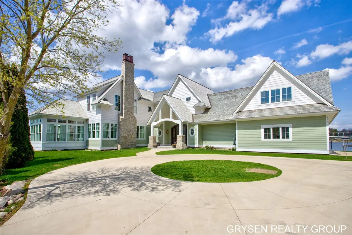 511 N Lake, Caledonia, MI 49316 - #1