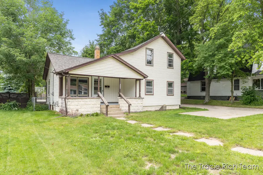 227 E Division, Rockford, MI 49341 - #3