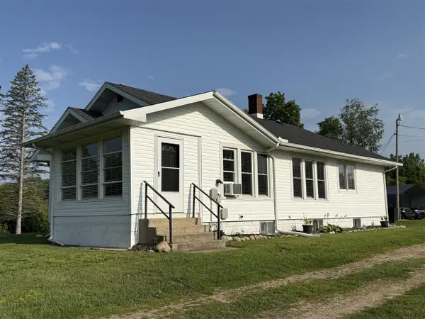 39444 6th, Bloomingdale, MI 49026
