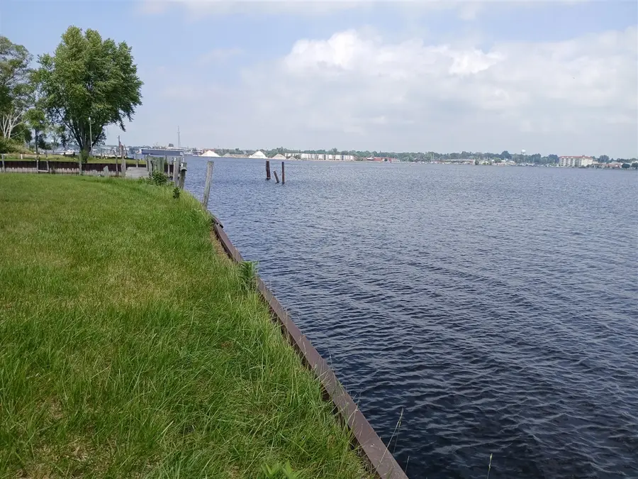 846 S Lakeshore, Ludington, MI 49431 - #3