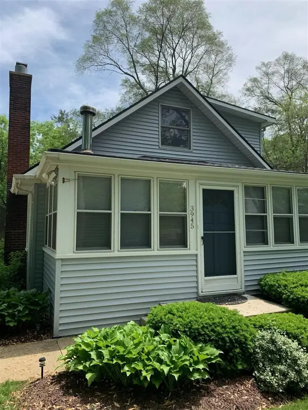 3945 Beach, West Bloomfield, MI 48323
