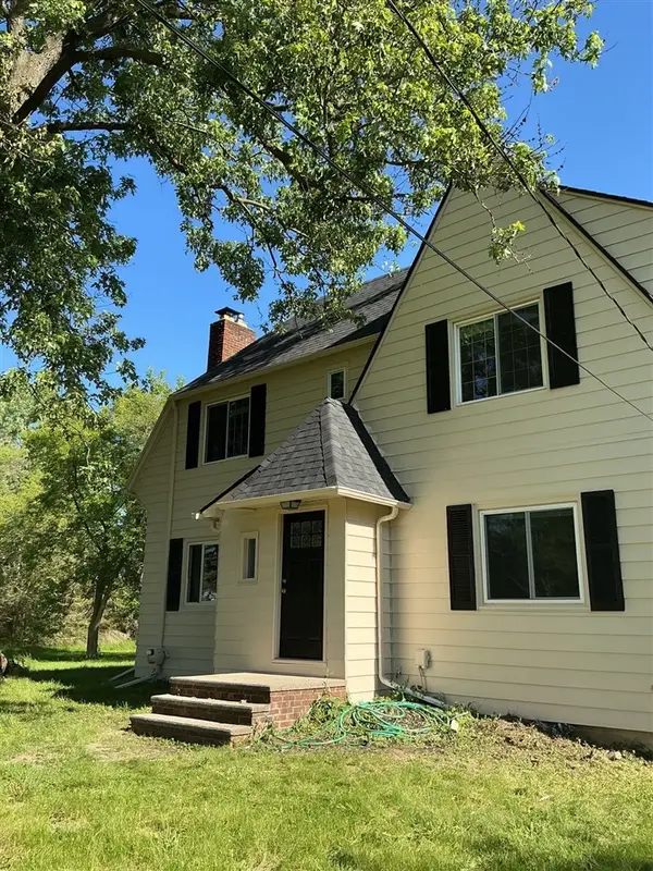 6277 Corunna, Flint, MI 48532