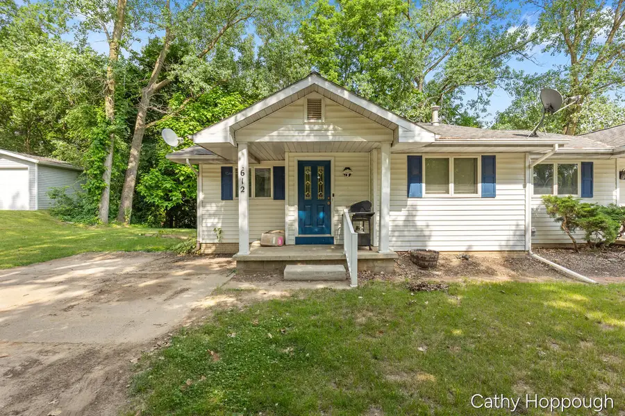 610-612 N Dexter, Ionia, MI 48846 - #2