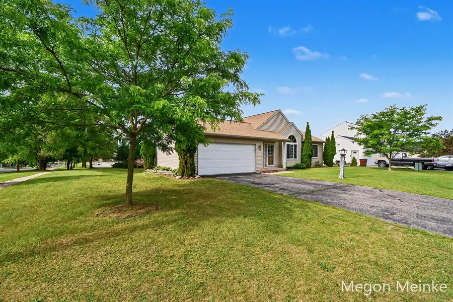 105 Pineview, Belding, MI 48809 - #2
