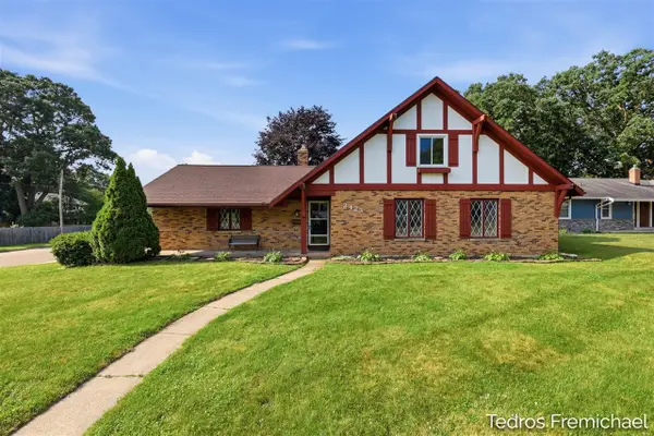 2423 Ridgefield, Portage, MI 49024