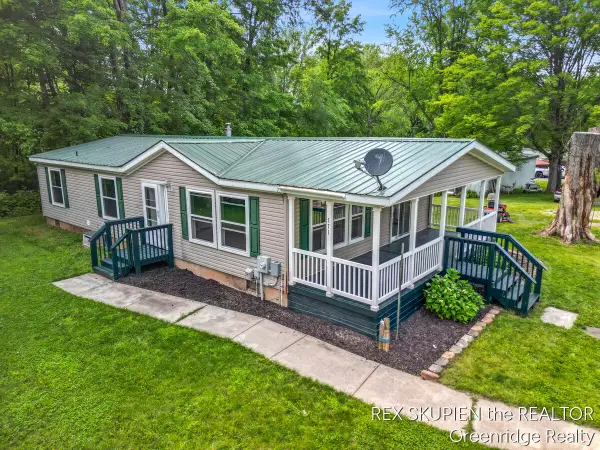 571 W Eagle, White Cloud, MI 49349