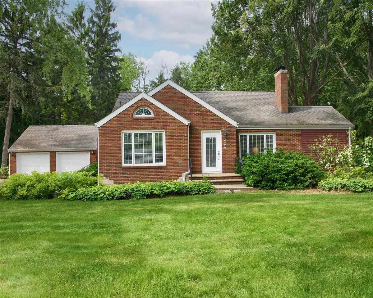 2429 W John Beers, Stevensville, MI 49127 - #1
