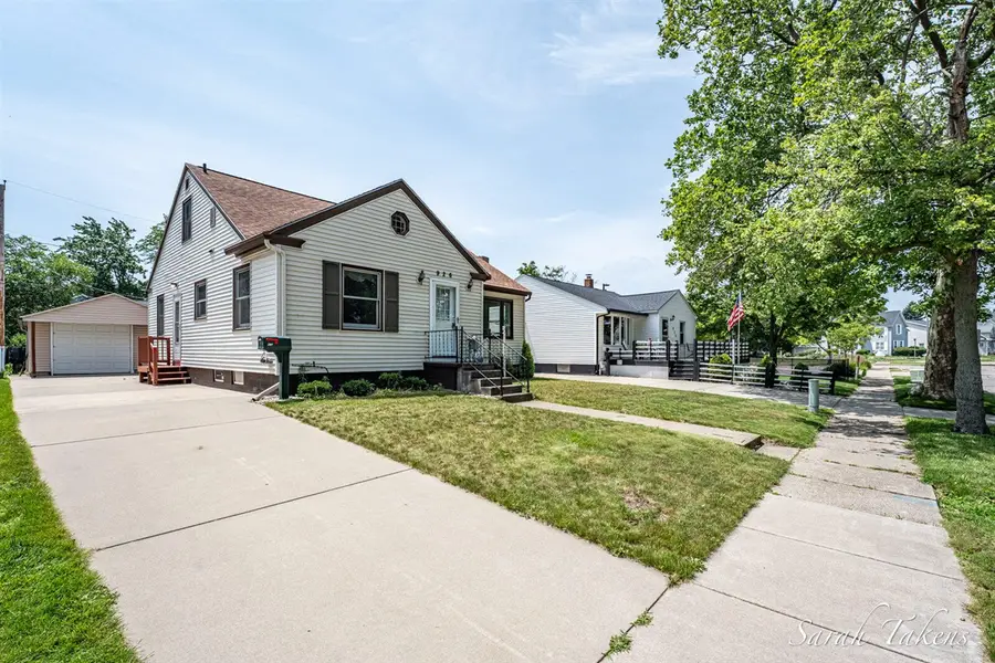 926 Franklin, Grand Haven, MI 49417 - #3
