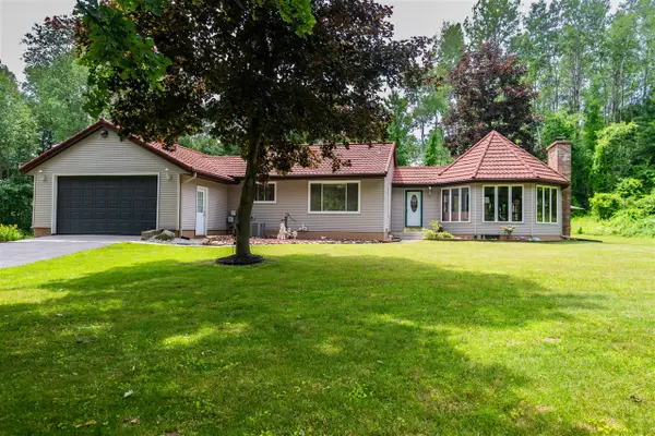 989 Mccabe, Ada, MI 49301