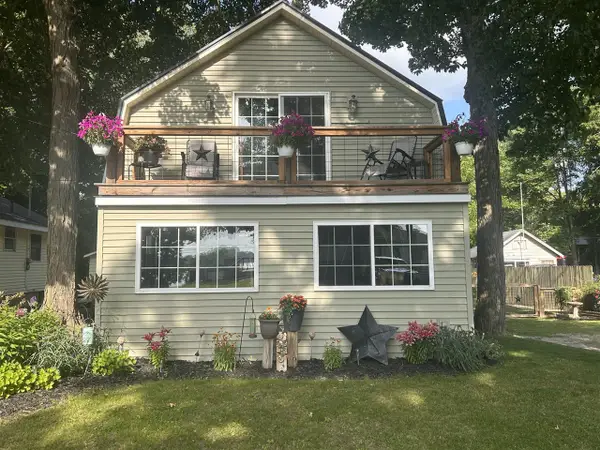2625 Lansing, Crystal, MI 48818